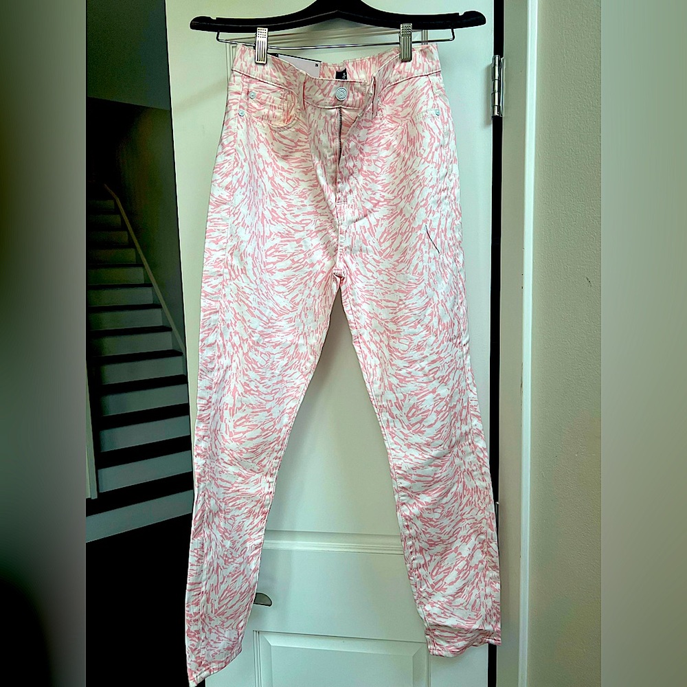 FOR ALL MANKIND SKINNY JEANS. NEVER WORN. SIZE 28.